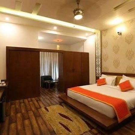 Hotel Golden Sands Dźajpur Zewnętrze zdjęcie